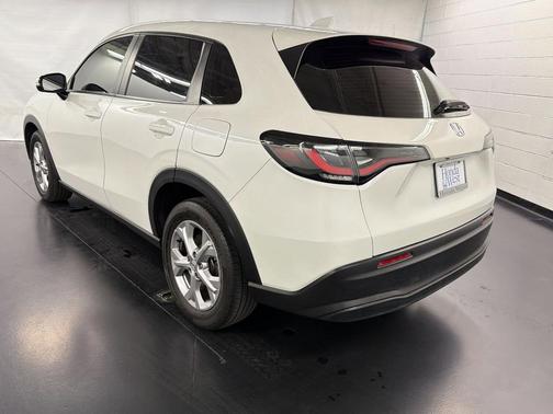 Platinum White Pearl 2024 Honda HR-V LX