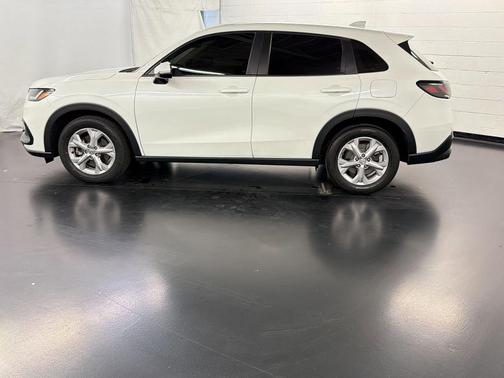 Platinum White Pearl 2024 Honda HR-V LX