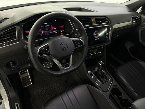 2024 Volkswagen Tiguan 2.0T SE R-Line Black