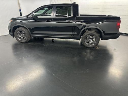 Crystal Black Pearl 2026 Honda Ridgeline TrailSport