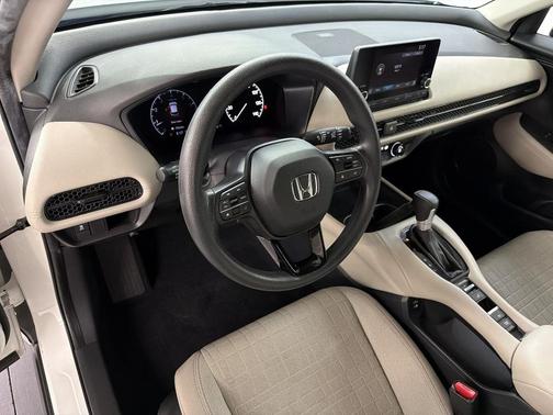 White 2024 Honda HR-V LX