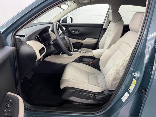 Pearl 2027 Honda HR-V LX