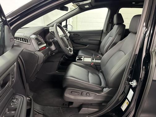 Crystal Black Pearl 2026 Honda Odyssey Sport-L
