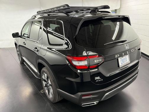 Crystal Black Pearl 2026 Honda Pilot Elite