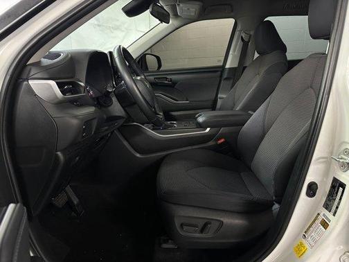 2020 Toyota Highlander LE