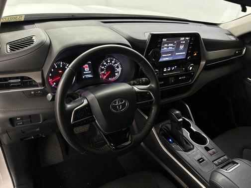 2020 Toyota Highlander LE