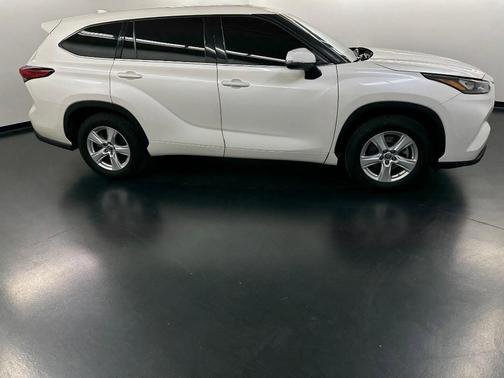 2020 Toyota Highlander LE