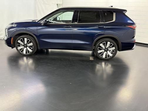 Blue 2025 Mitsubishi Outlander SEL