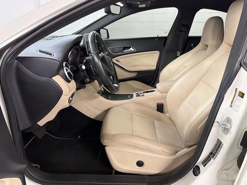 2015 Mercedes-Benz CLA-Class Base
