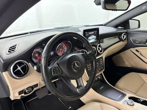 2015 Mercedes-Benz CLA-Class Base