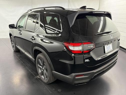 Crystal Black Pearl 2026 Honda Pilot Sport