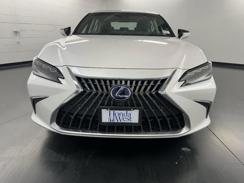 2022 Lexus ES 300h Luxury
