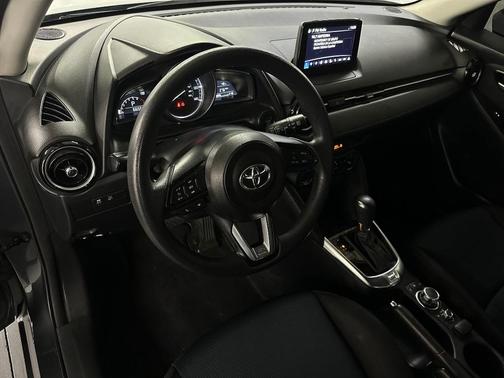 2020 Toyota Yaris Sedan LE
