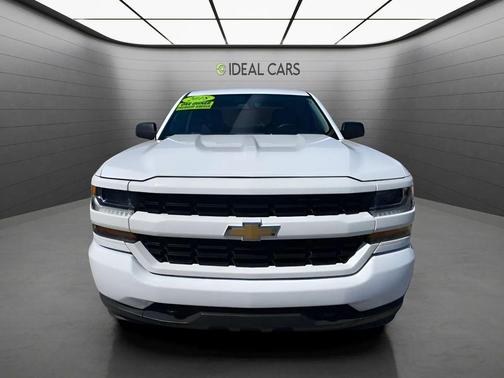 Summit White 2018 Chevrolet Silverado 1500 Custom