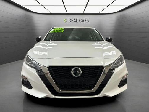 Glacier White 2022 Nissan Altima SR FWD