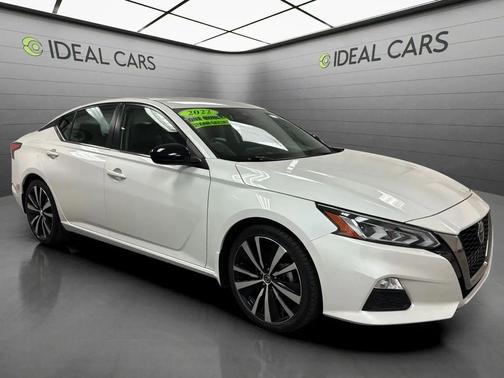 Glacier White 2022 Nissan Altima SR FWD