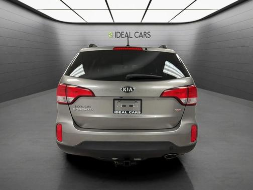 Titanium Silver 2015 Kia Sorento LX