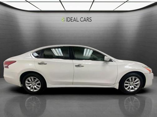 Pearl White 2013 Nissan Altima 2.5 S