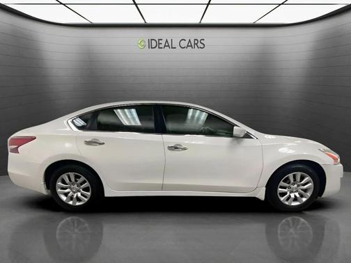 Pearl White 2013 Nissan Altima 2.5 S