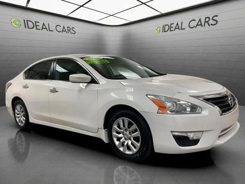 Pearl White 2013 Nissan Altima 2.5 S