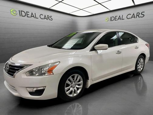 Pearl White 2013 Nissan Altima 2.5 S
