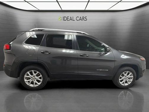 Granite Crystal Metallic Clearcoat 2018 Jeep Cherokee Latitude Plus