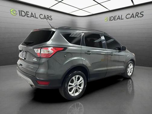 Magnetic 2018 Ford Escape SE