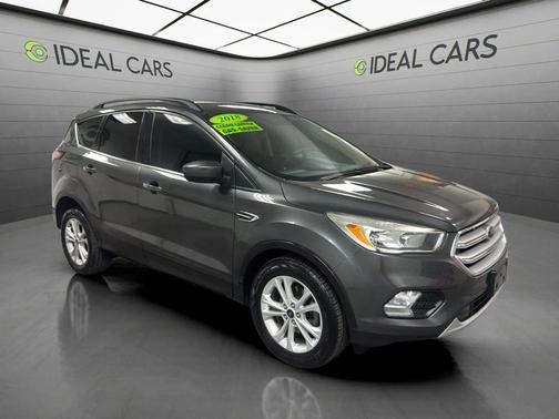 Magnetic 2018 Ford Escape SE