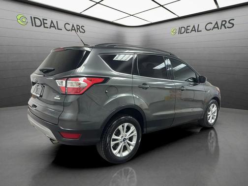 Magnetic 2018 Ford Escape SE