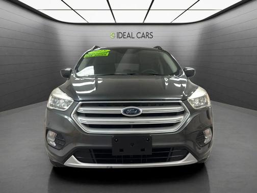 Magnetic 2018 Ford Escape SE