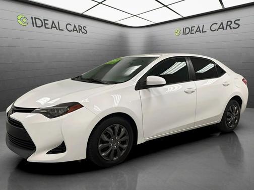 Super White 2018 Toyota Corolla LE