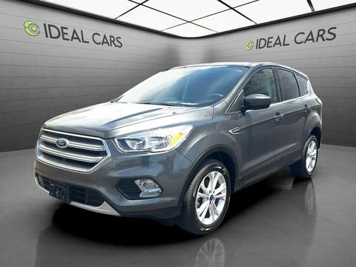 Ingot Silver 2017 Ford Escape SE