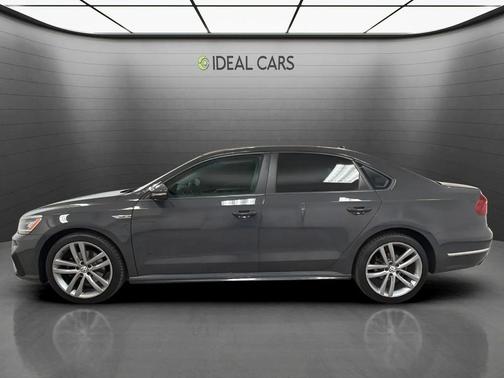 Platinum Gray Metallic 2018 Volkswagen Passat 2.0T R-Line