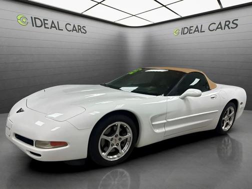 Arctic White 2004 Chevrolet Corvette Base