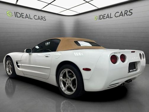 Arctic White 2004 Chevrolet Corvette Base