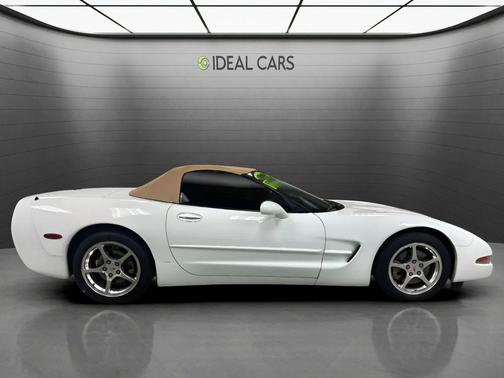 Arctic White 2004 Chevrolet Corvette Base