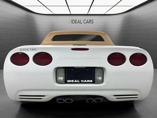 Arctic White 2004 Chevrolet Corvette Base