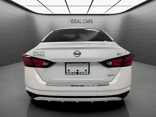 Pearl White Tricoat 2021 Nissan Altima 2.5 SV