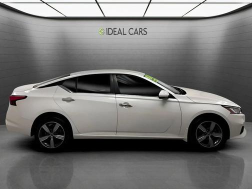 Pearl White Tricoat 2021 Nissan Altima 2.5 SV