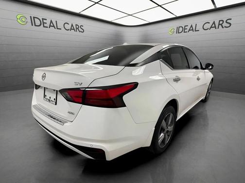 Pearl White Tricoat 2021 Nissan Altima 2.5 SV