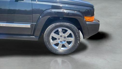 Brilliant Black Crystal Pearlcoat 2010 Jeep Commander Limited