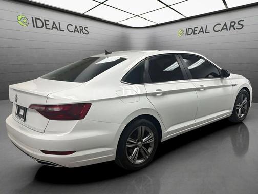 Pure White 2021 Volkswagen Jetta 1.4T R-Line