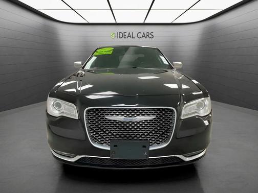 Gloss Black 2017 Chrysler 300C Platinum