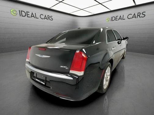 Gloss Black 2017 Chrysler 300C Platinum