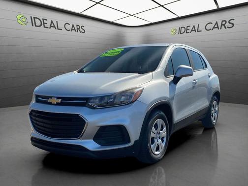 Silver Ice Metallic 2017 Chevrolet Trax LS