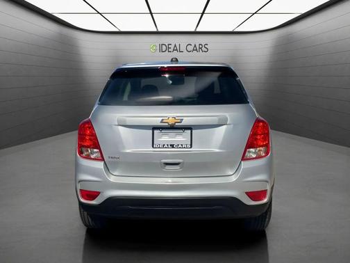 Silver Ice Metallic 2017 Chevrolet Trax LS