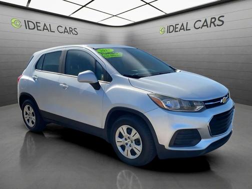 Silver Ice Metallic 2017 Chevrolet Trax LS