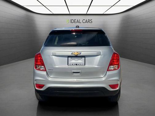Silver Ice Metallic 2017 Chevrolet Trax LS