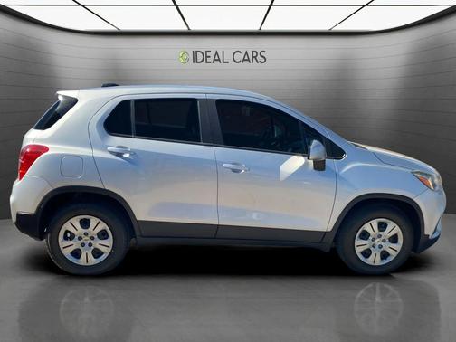 Silver Ice Metallic 2017 Chevrolet Trax LS