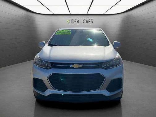 Silver Ice Metallic 2017 Chevrolet Trax LS